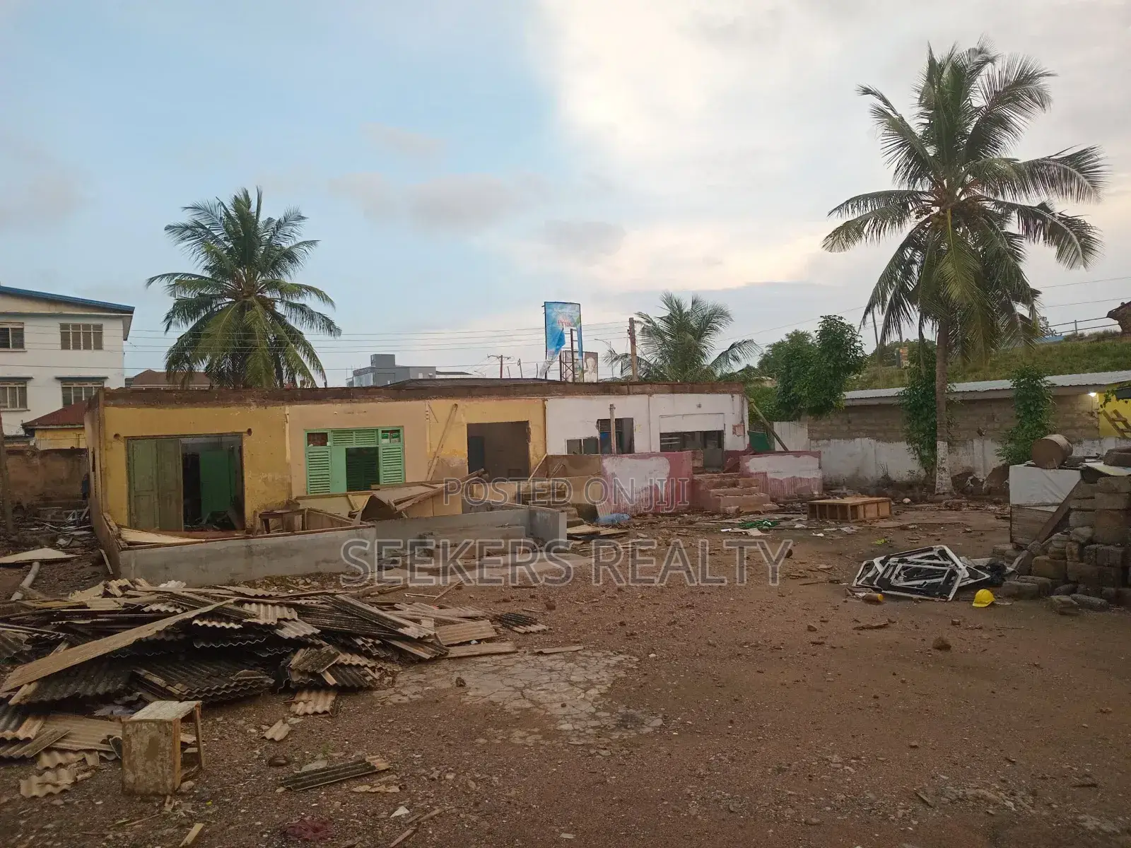 1 and Half Plot for Sale at Kwame Nkrumah Circle in Circle