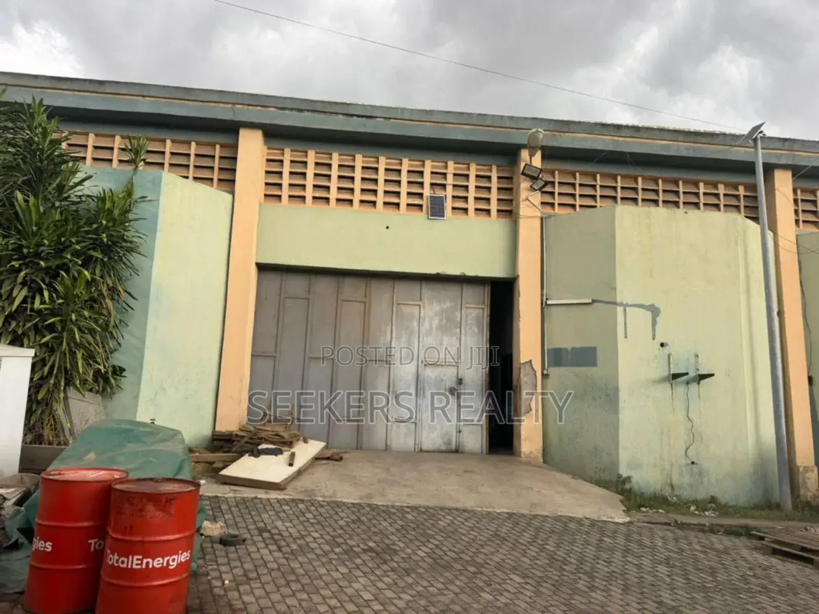 A 700 Square Meters Warehouse for Rent at Achimota in Achimota