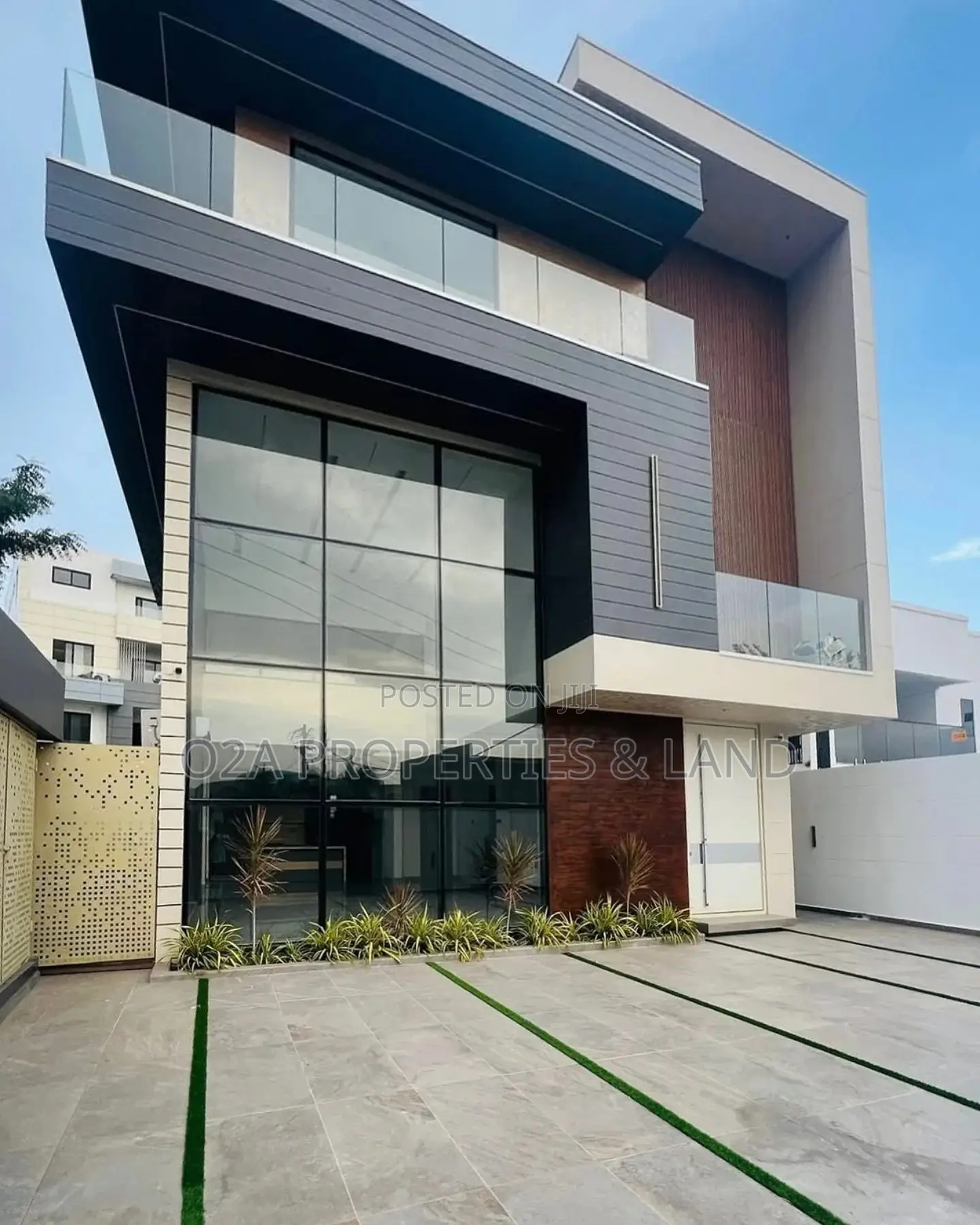 6bdrm House in East Airport for sale in Airport Residential Area