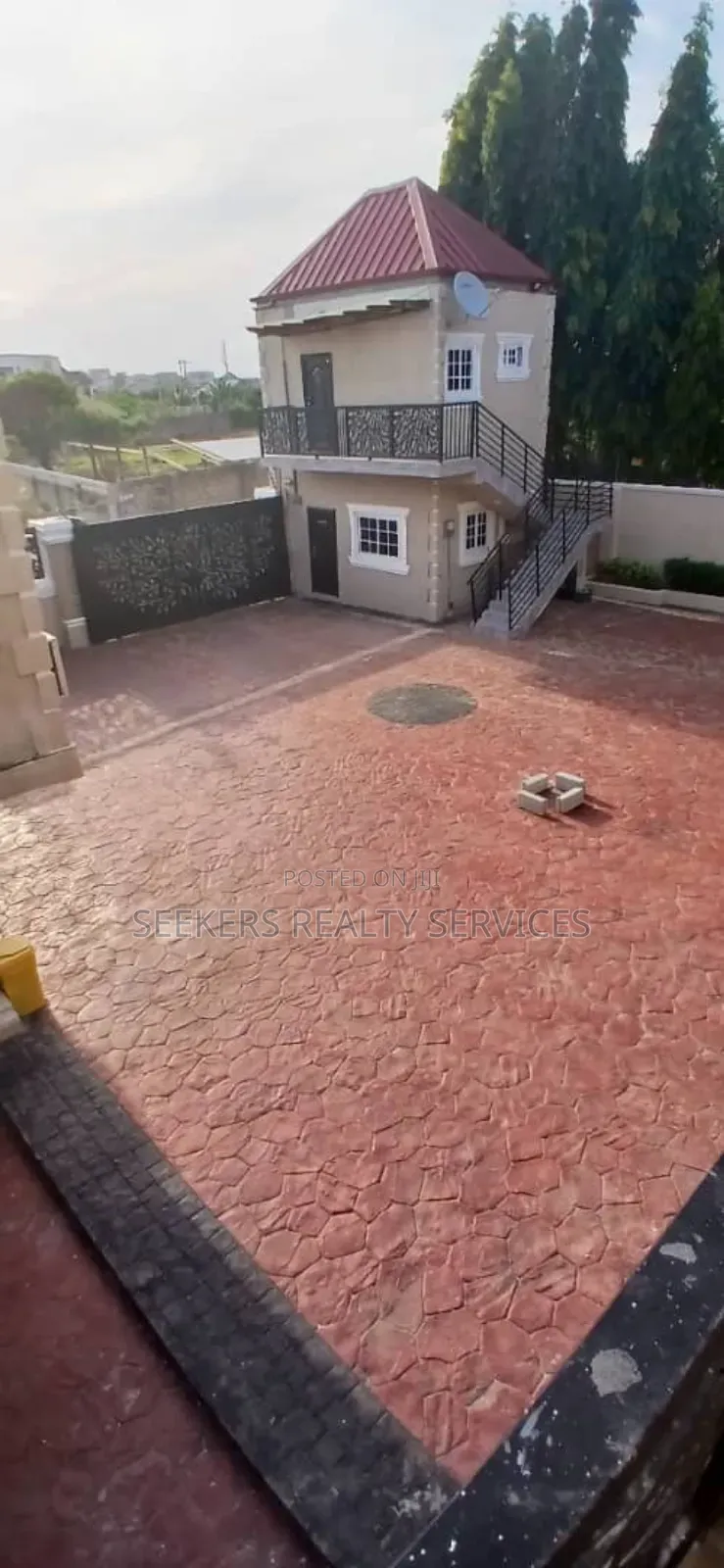 17bdrm House in Seekers Realty, Cape Coast Metropolitan for sale in Cape Coast Metropolitan
