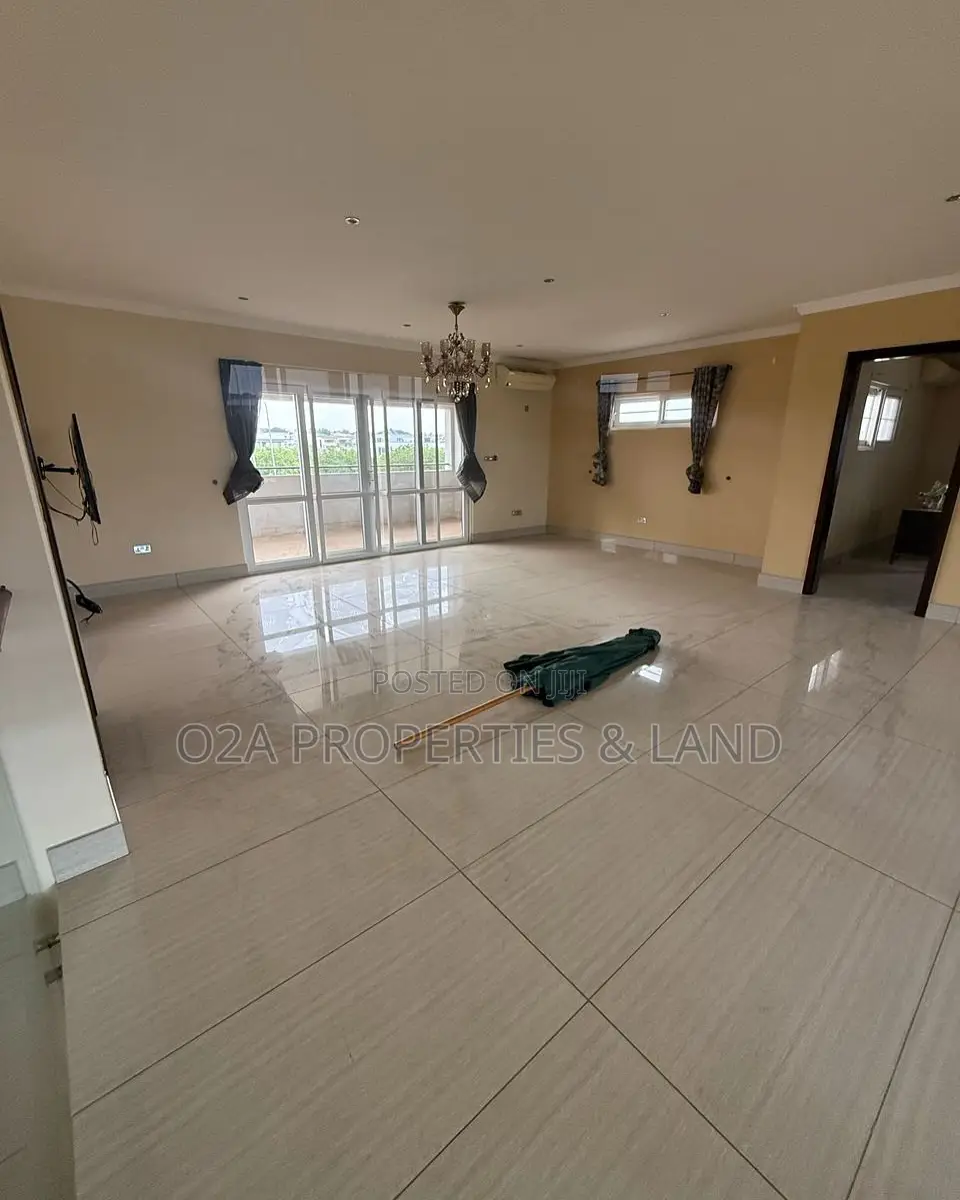 4bdrm House in Chain Homes, Airport for rent in Airport Residential Area