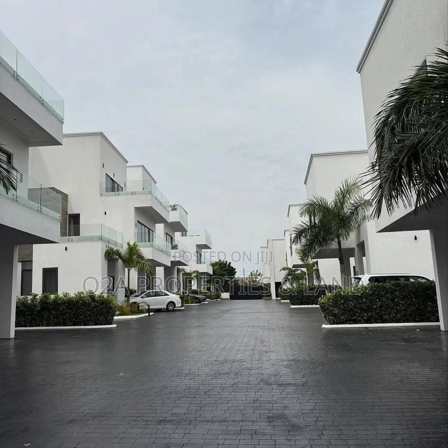 4bdrm Townhouse/Terrace in East Legon, American House for sale in American House