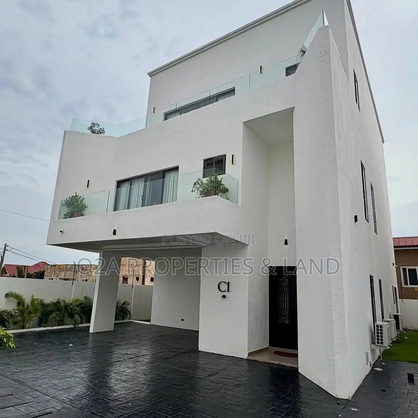 4bdrm Townhouse/Terrace in East Legon, American House for sale in American House