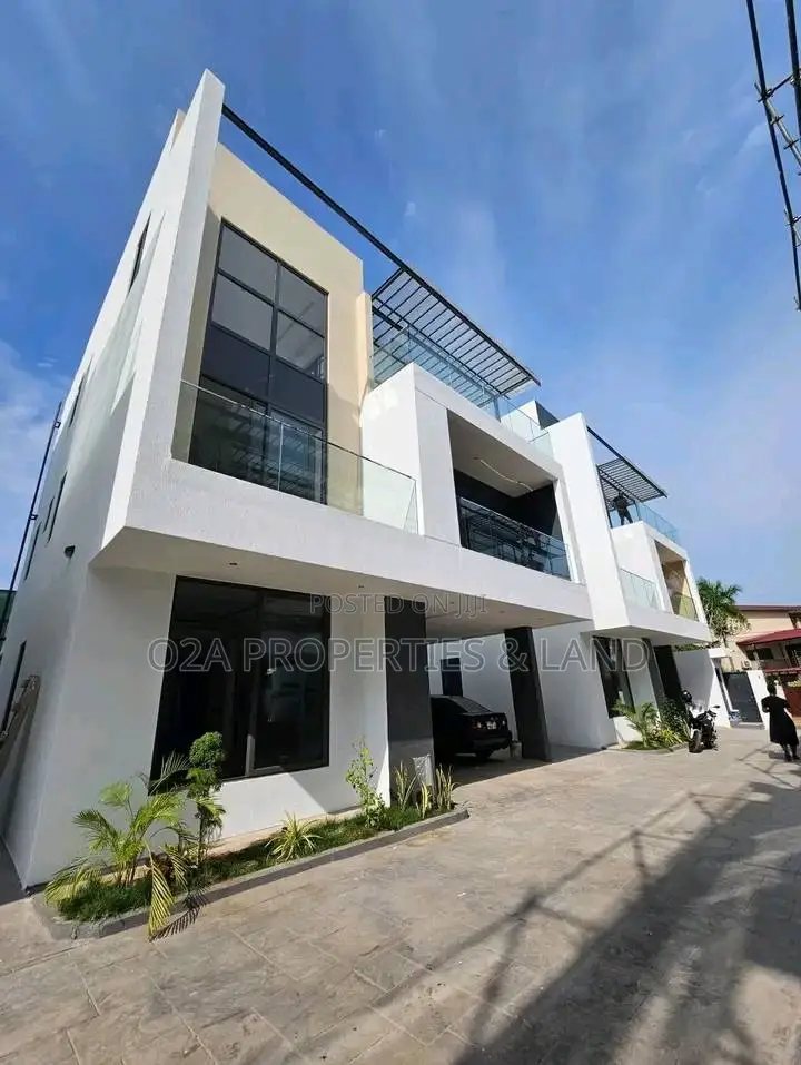 4bdrm Townhouse/Terrace in Cantonment, Accra, DVLA Area for sale in DVLA Area