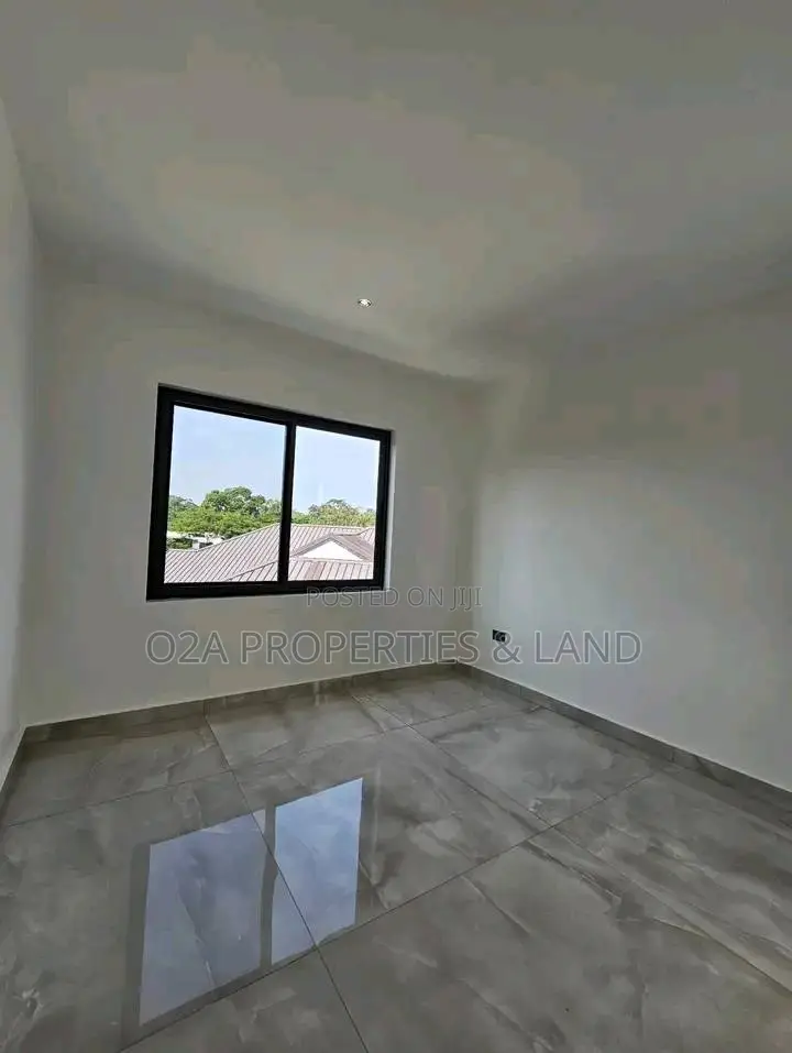 4bdrm Townhouse/Terrace in Cantonment, Accra, DVLA Area for sale in DVLA Area