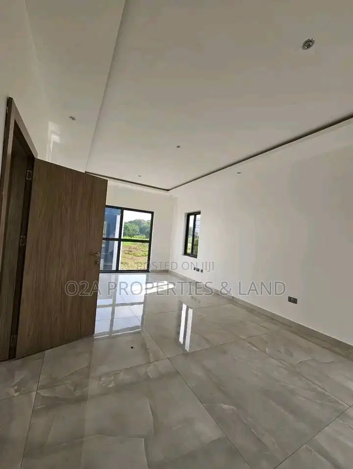 4bdrm Townhouse/Terrace in Cantonment, Accra, DVLA Area for sale in DVLA Area