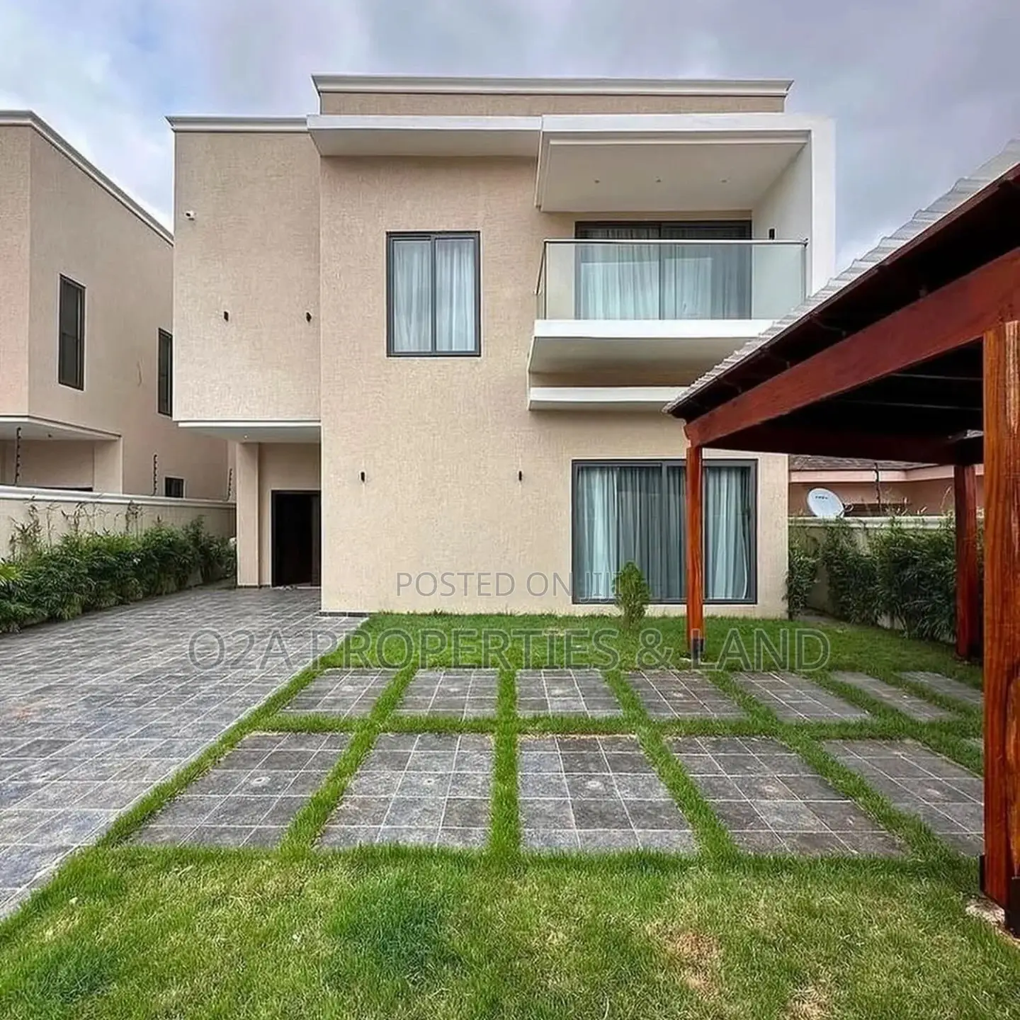 4bdrm House in Ashaley Botwe, Lake Side Estate for sale in Lake Side Estate