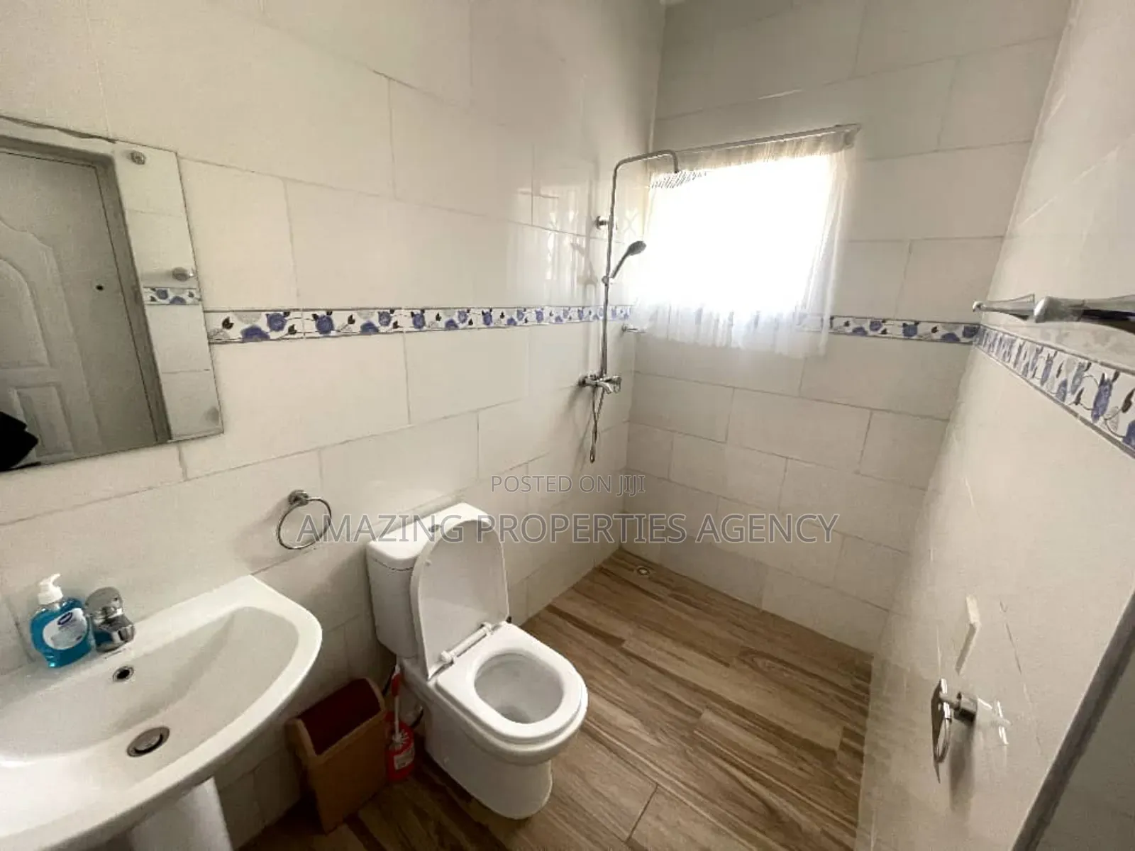 8bdrm House in Spintex for sale in Spintex