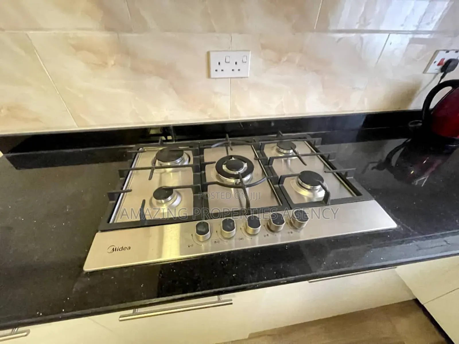 8bdrm House in Spintex for sale in Spintex