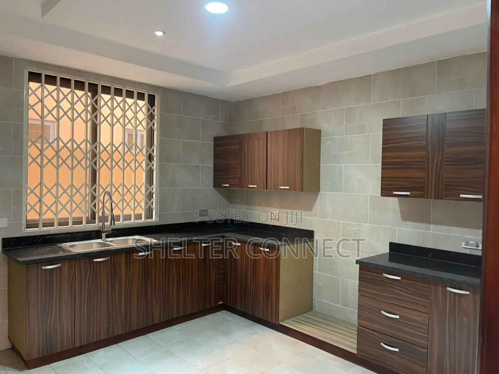 5bdrm Duplex in Oyarifa for sale in Oyarifa Mall Area