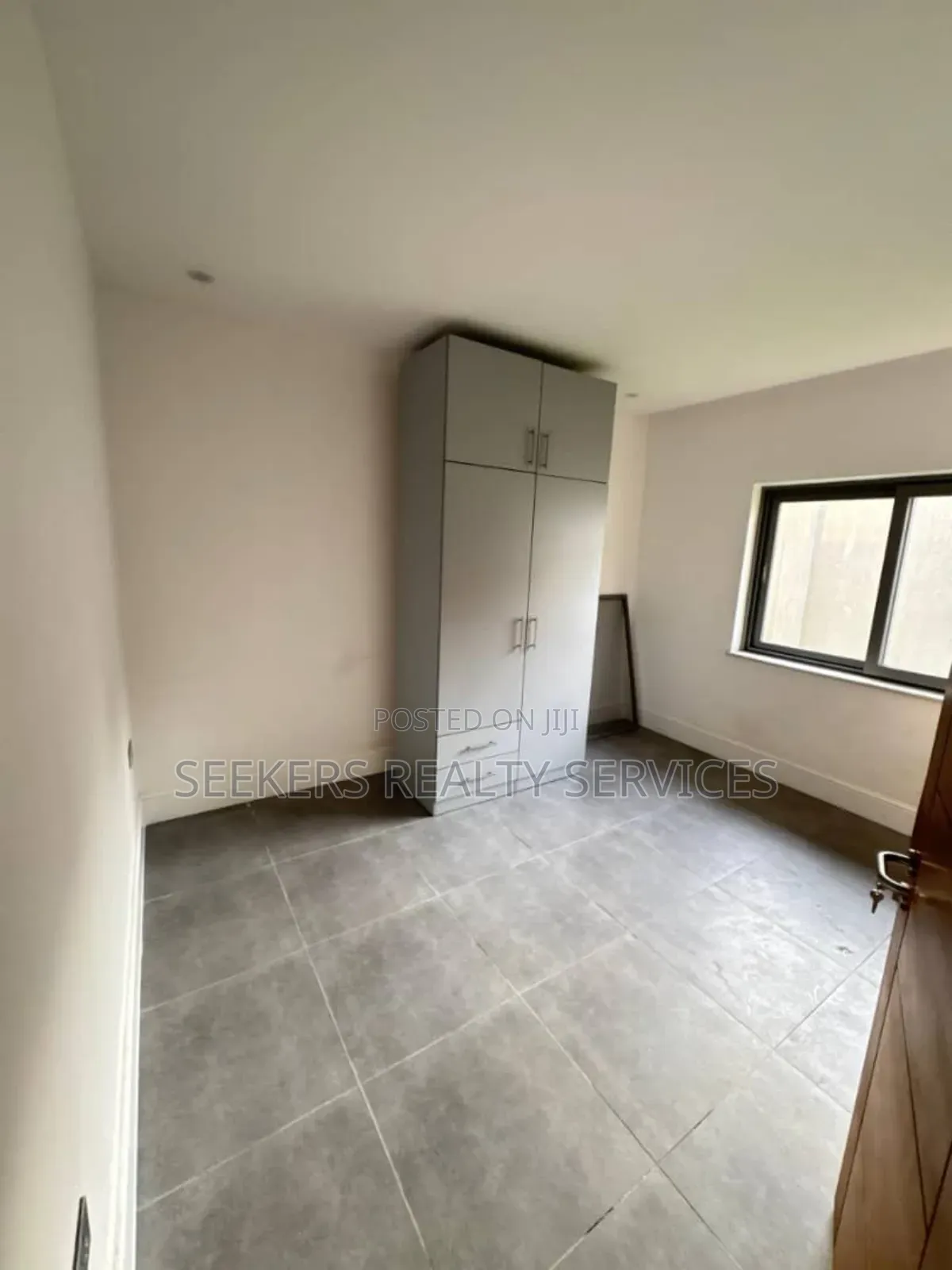 5bdrm Townhouse/Terrace in Seekers Realty, Cantonments for sale in Cantonments