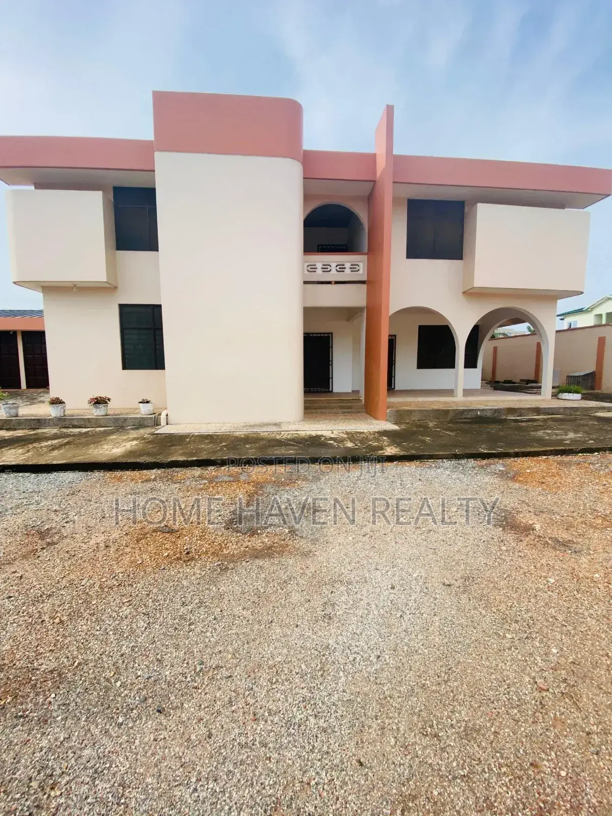 6bdrm House in North Legon for sale in North Legon