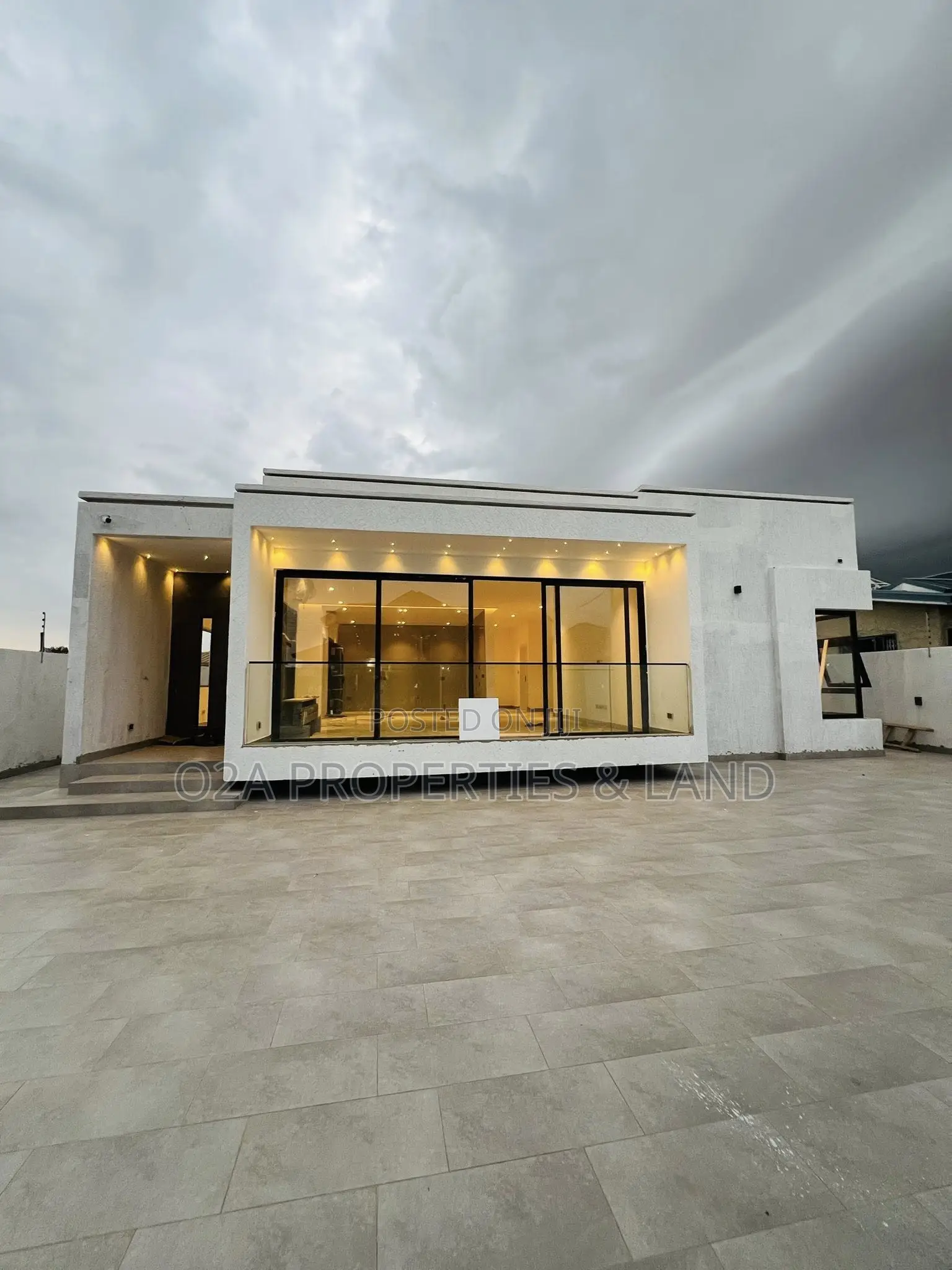 3bdrm Bungalow in Ashaley Botwe, for sale in Lake Side Estate