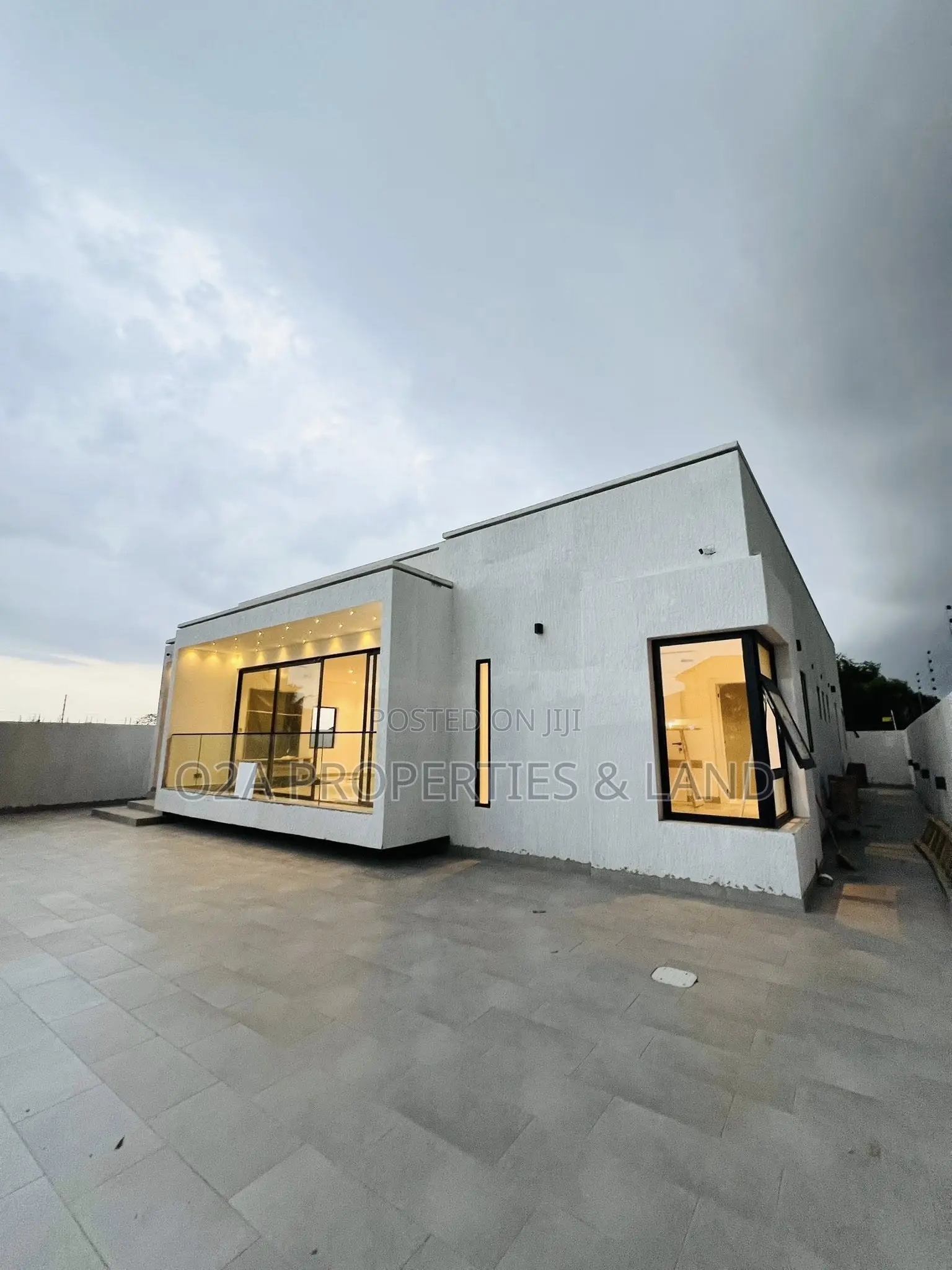 3bdrm Bungalow in Ashaley Botwe, for sale in Lake Side Estate