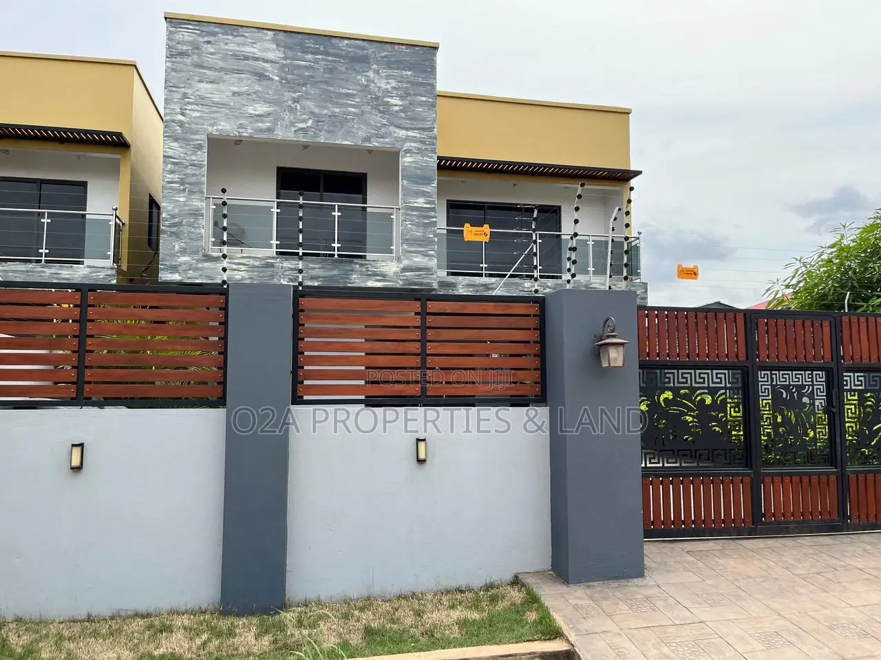 4bdrm House in Oyarifa, Ghana Flag for sale in Ghana Flag
