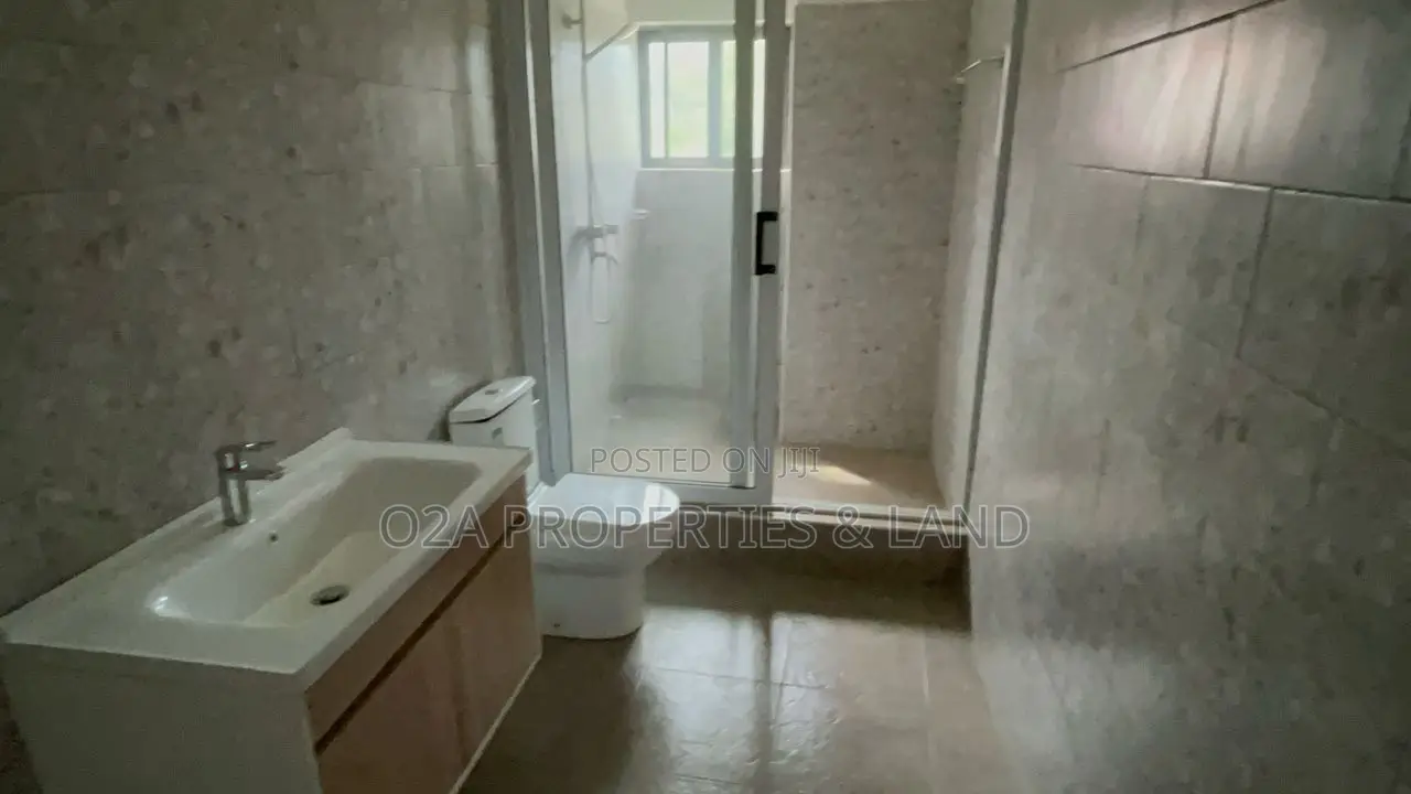 4bdrm House in Oyarifa, Ghana Flag for sale in Ghana Flag