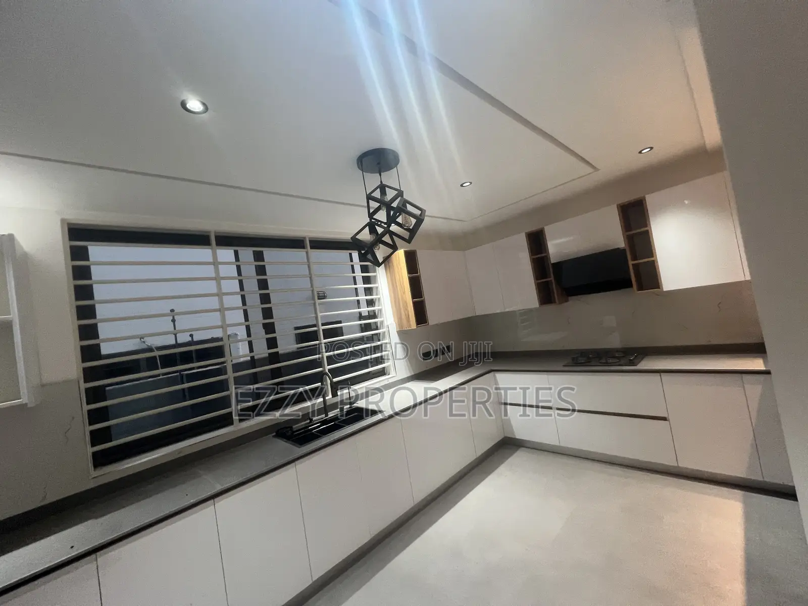 4bdrm Duplex in Lakeside Community 8, Ashaley Botwe for sale in Ashaley Botwe