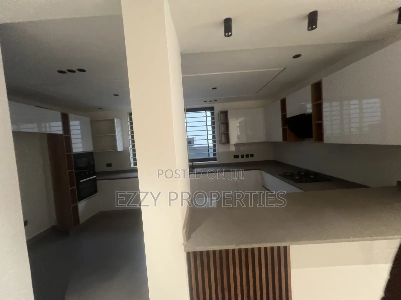 4bdrm Duplex in Lakeside Community 8, Ashaley Botwe for sale in Ashaley Botwe