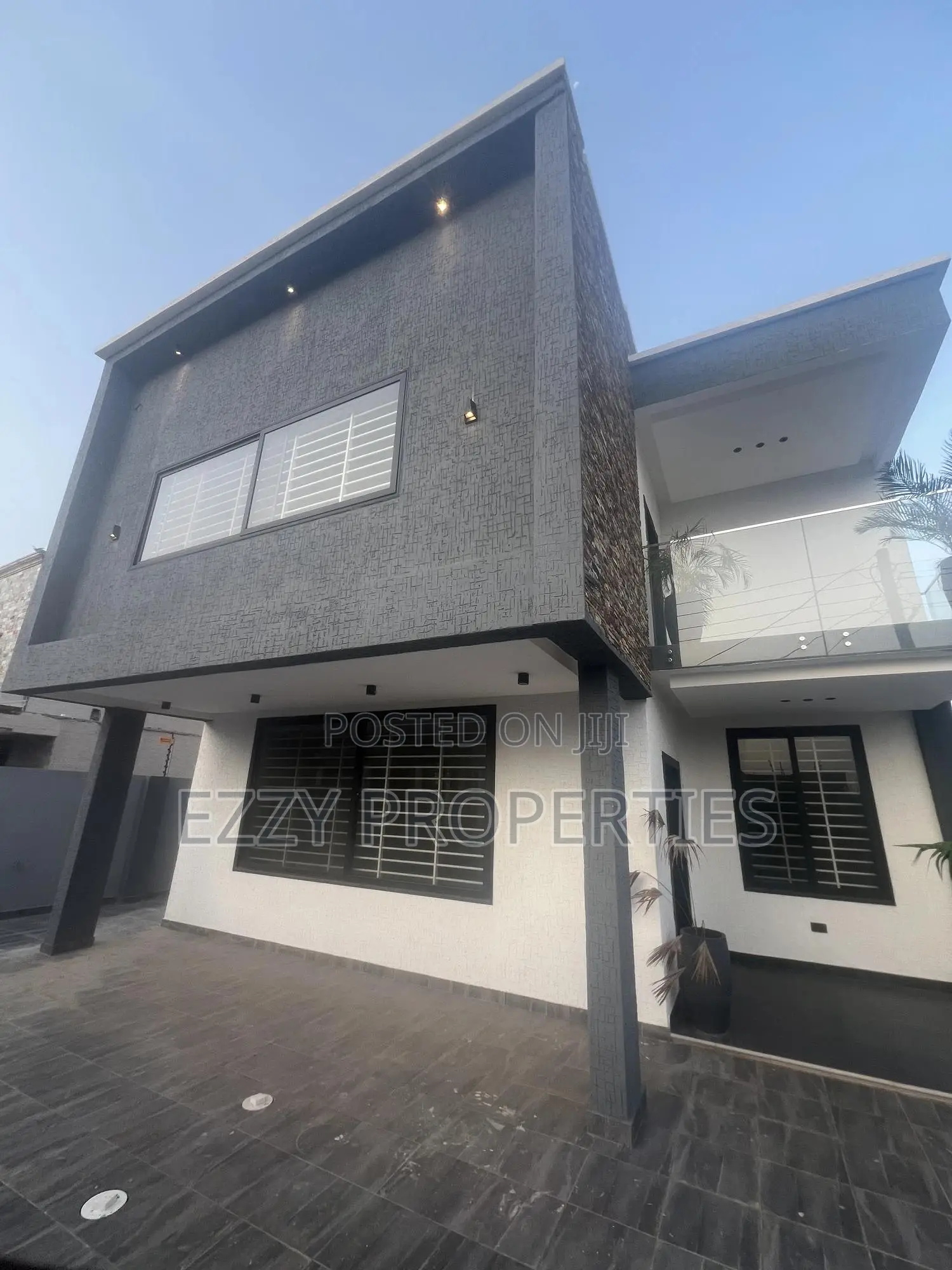4bdrm Duplex in Lakeside Community 8, Ashaley Botwe for sale in Ashaley Botwe