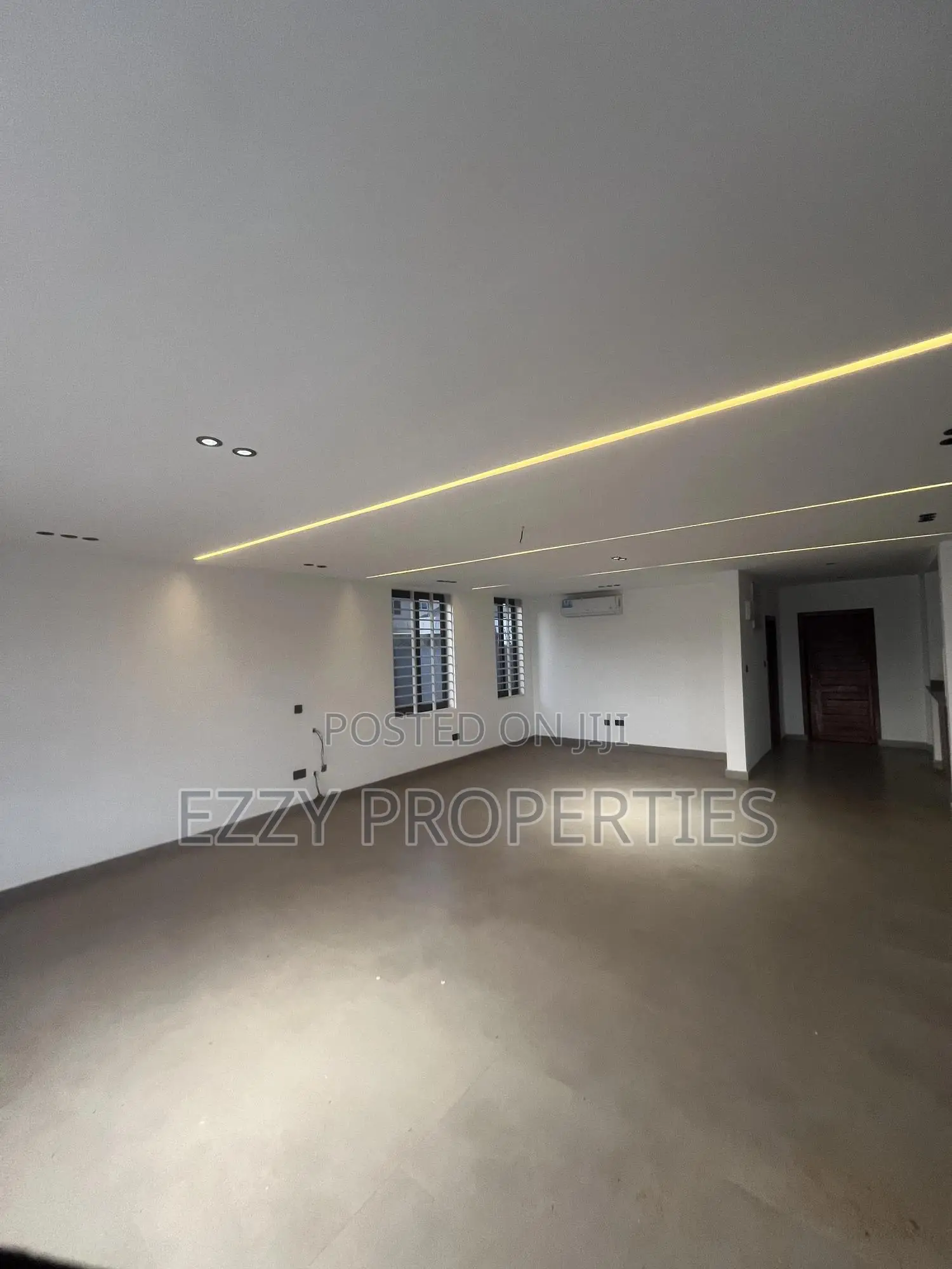 4bdrm Duplex in Lakeside Community 8, Ashaley Botwe for sale in Ashaley Botwe