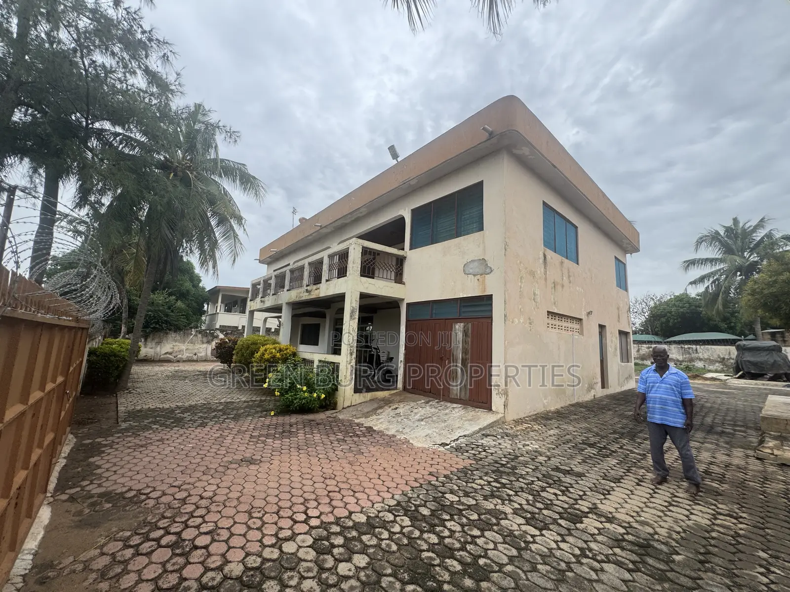 Office and Warehouse to-Let in Nungua
