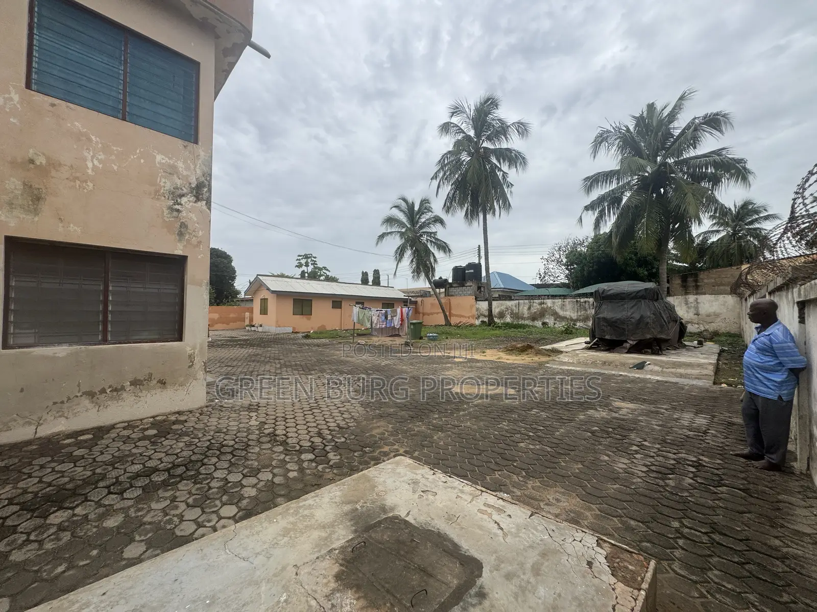 Office and Warehouse to-Let in Nungua