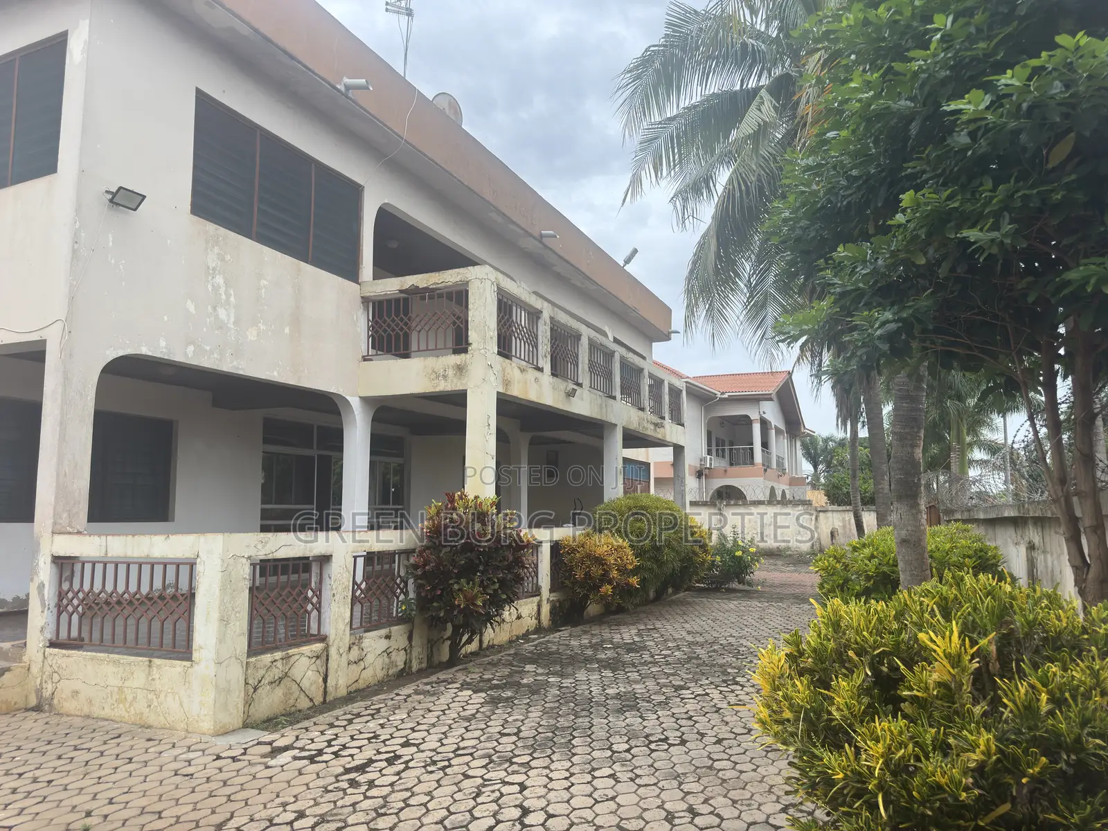 Office and Warehouse to-Let in Nungua