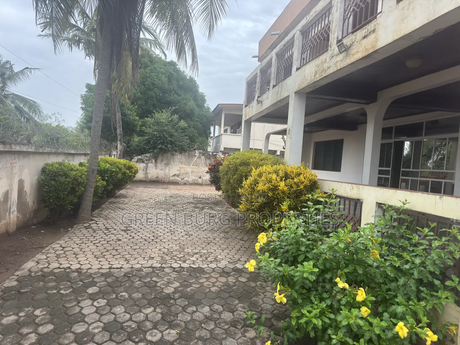 Office and Warehouse to-Let in Nungua