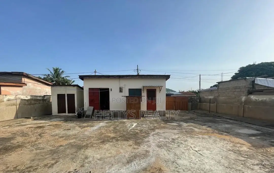 Half Plot 75*50 With Two Single Rooms on It for Sale in Darkuman
