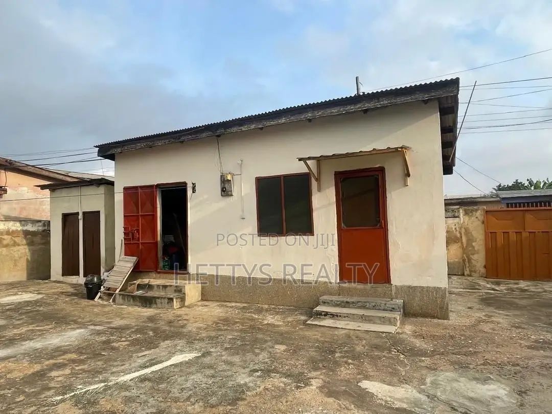 Half Plot 75*50 With Two Single Rooms on It for Sale in Darkuman