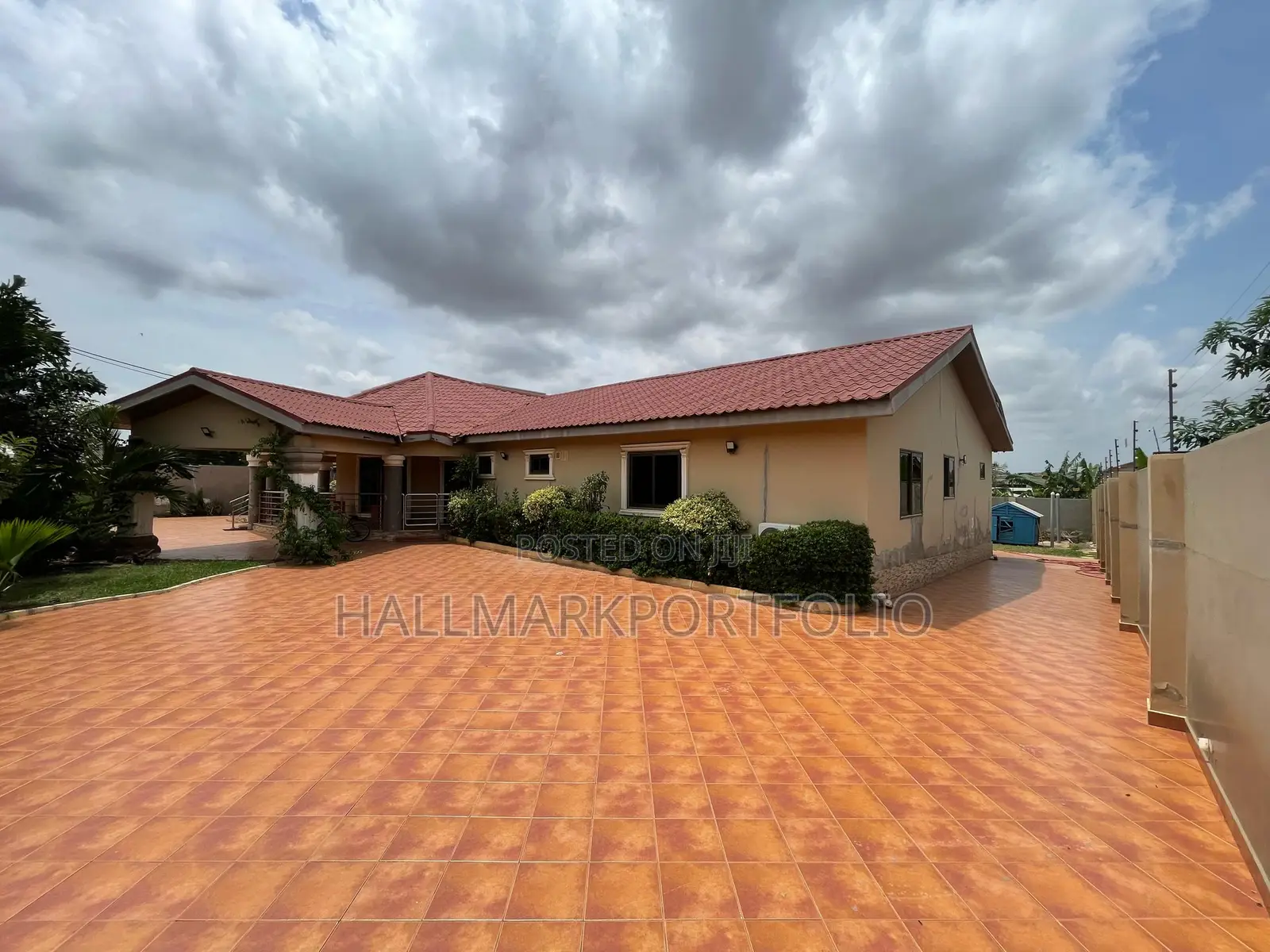 Furnished 4bdrm House in East Airport, Accra Metropolitan for sale in Accra Metropolitan