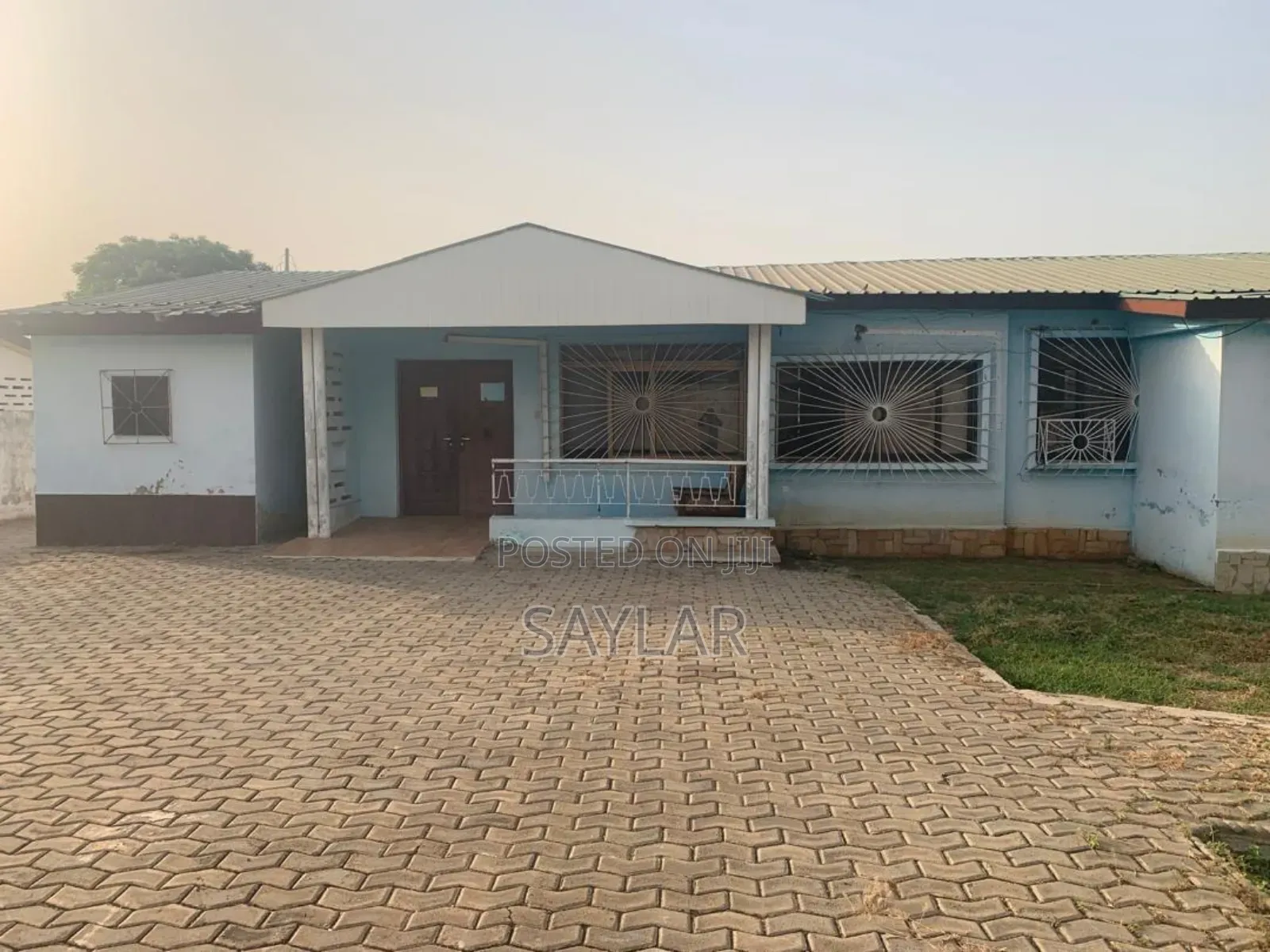 3 Bedrooms House Sitting on 90/100 Land Size Tema Comm12 in Accra Metropolitan