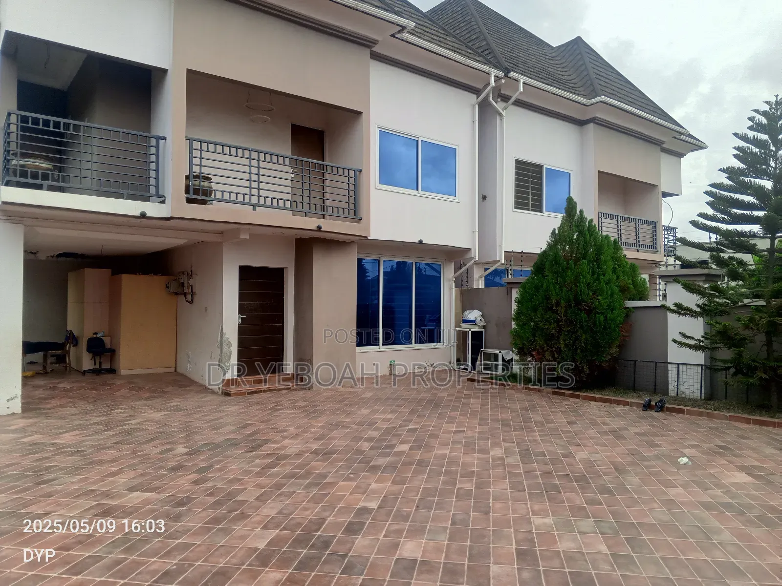 4bdrm Chalet in Spintex Road:- 4 for rent in Spintex