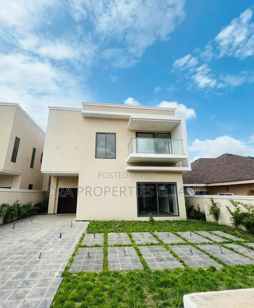 4bdrm House in Ashaley Botwe, for sale in School Junction