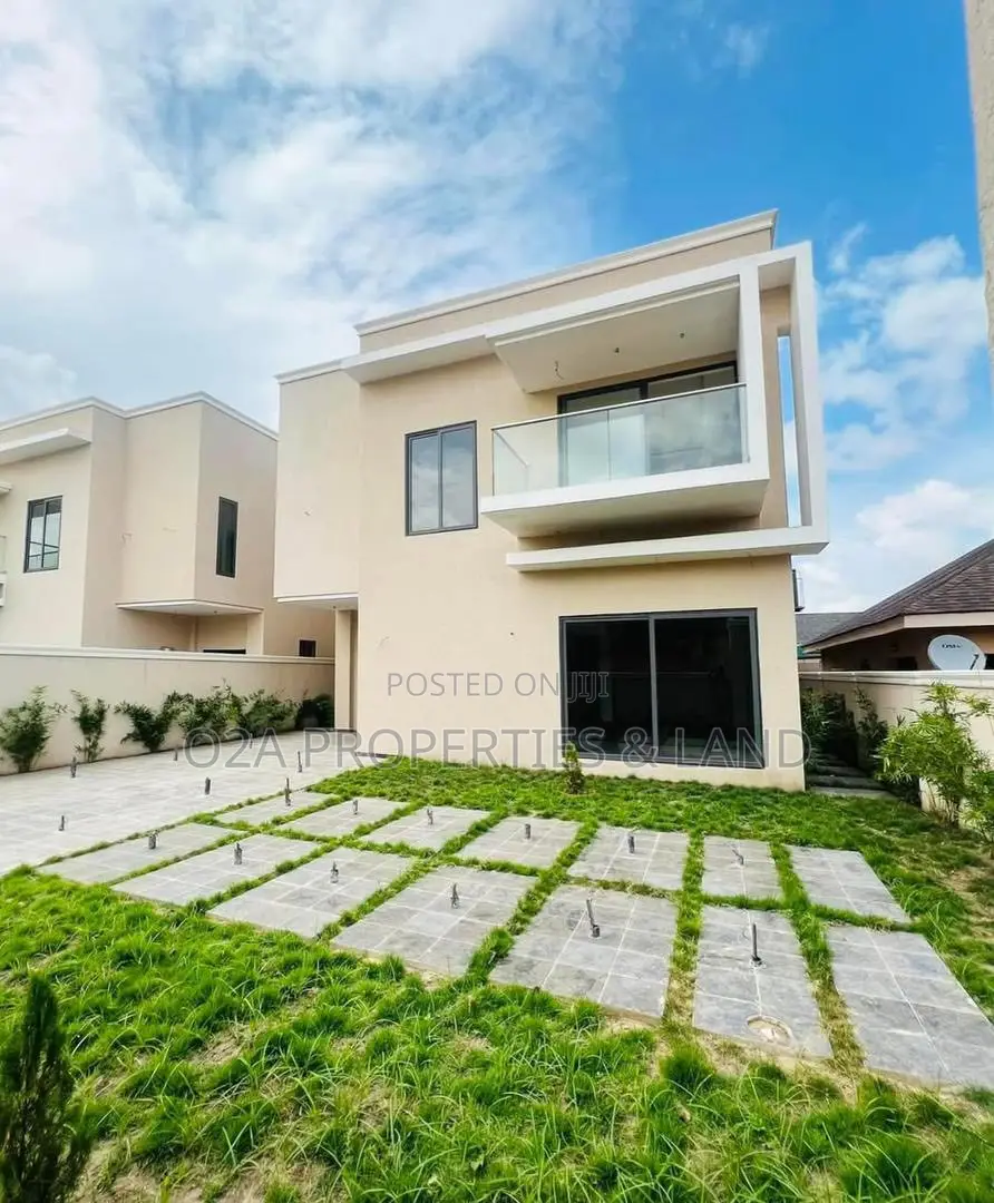 4bdrm House in Ashaley Botwe, for sale in School Junction