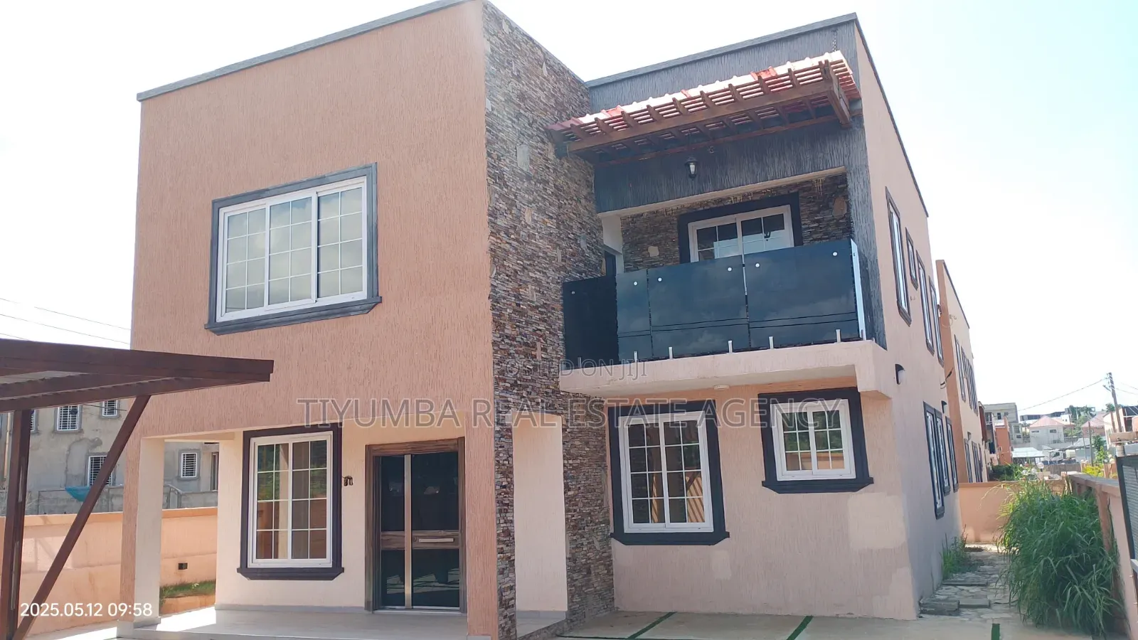 4bdrm Duplex in Tiyumba Real Estate, Airport Residential Area for rent in Airport Residential Area