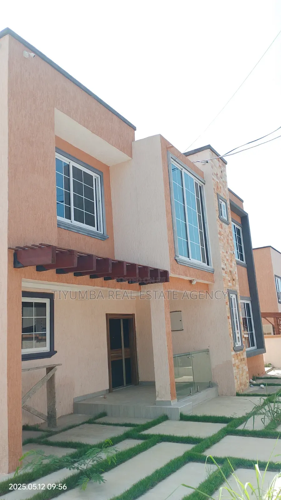 4bdrm Duplex in Tiyumba Real Estate, Airport Residential Area for rent in Airport Residential Area