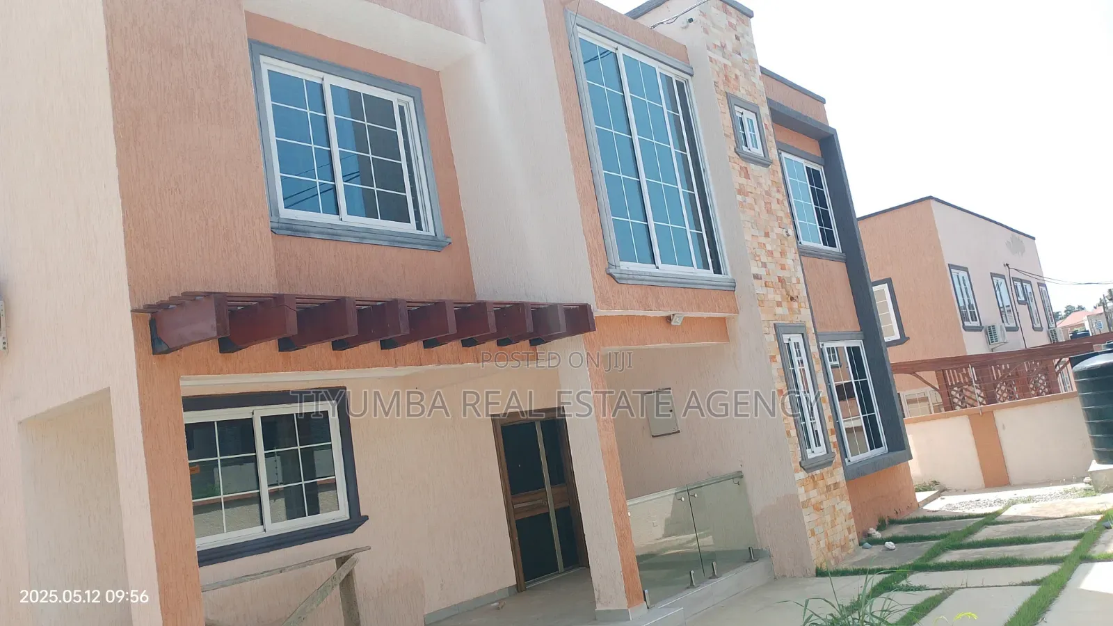 4bdrm Duplex in Tiyumba Real Estate, Airport Residential Area for rent in Airport Residential Area