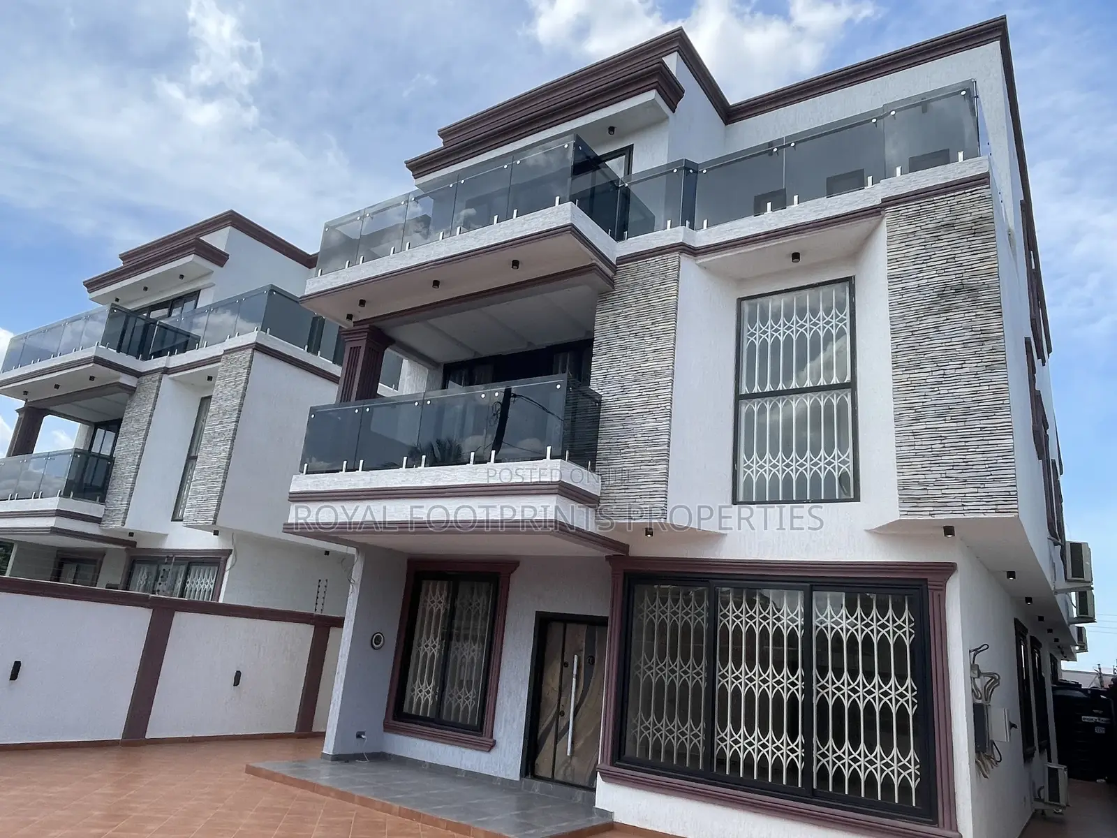 5bdrm House in Luxelooks Properties, East Legon for sale in East Legon