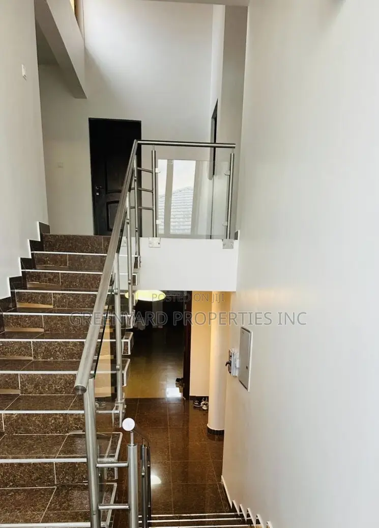 Furnished 7bdrm House in American House, East Legon for rent in East Legon