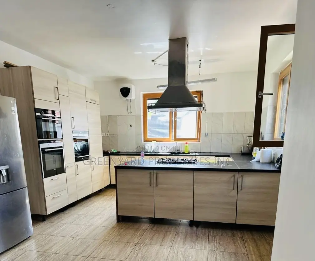 Furnished 7bdrm House in American House, East Legon for rent in East Legon