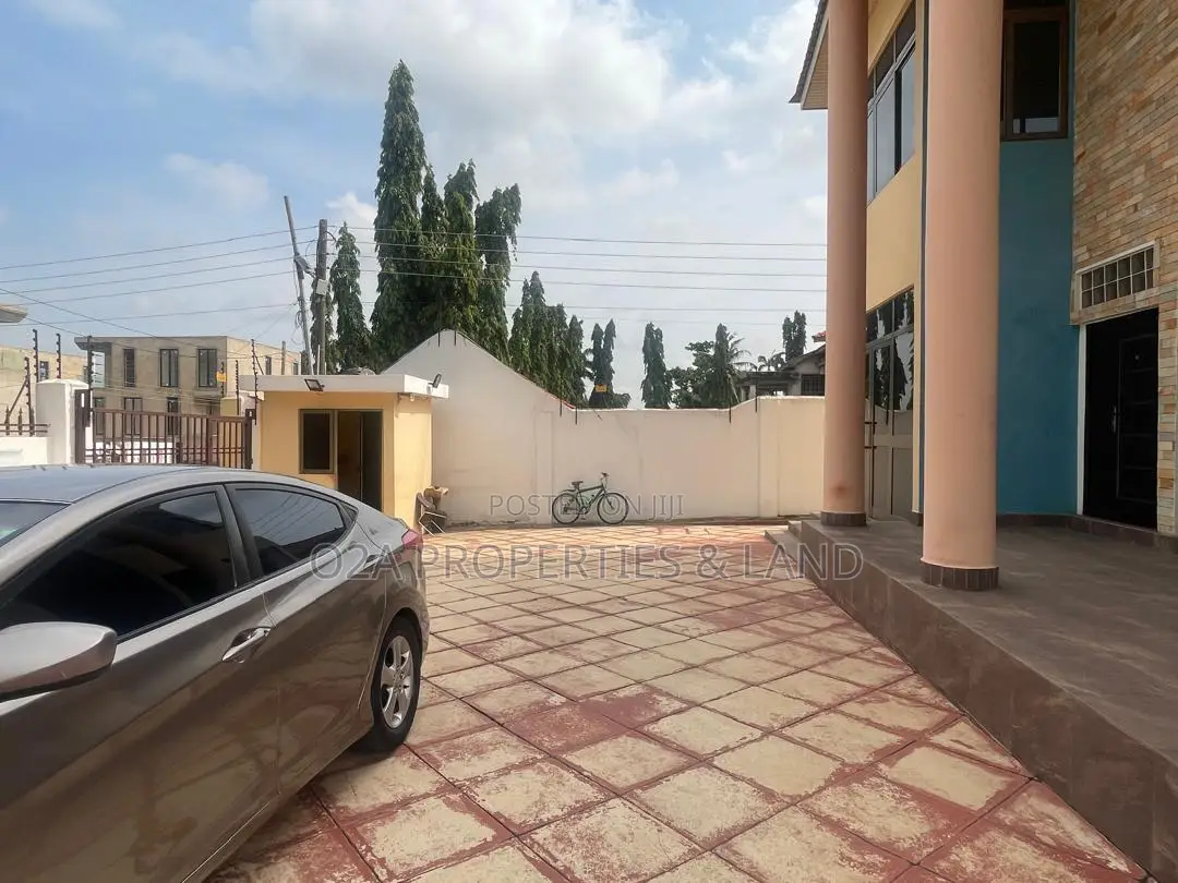 8bdrm House in Airport Residential for rent in Airport Residential Area