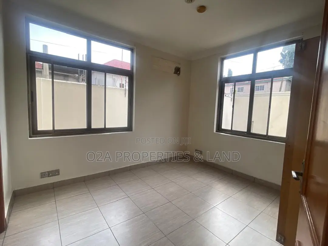 8bdrm House in Airport Residential for rent in Airport Residential Area