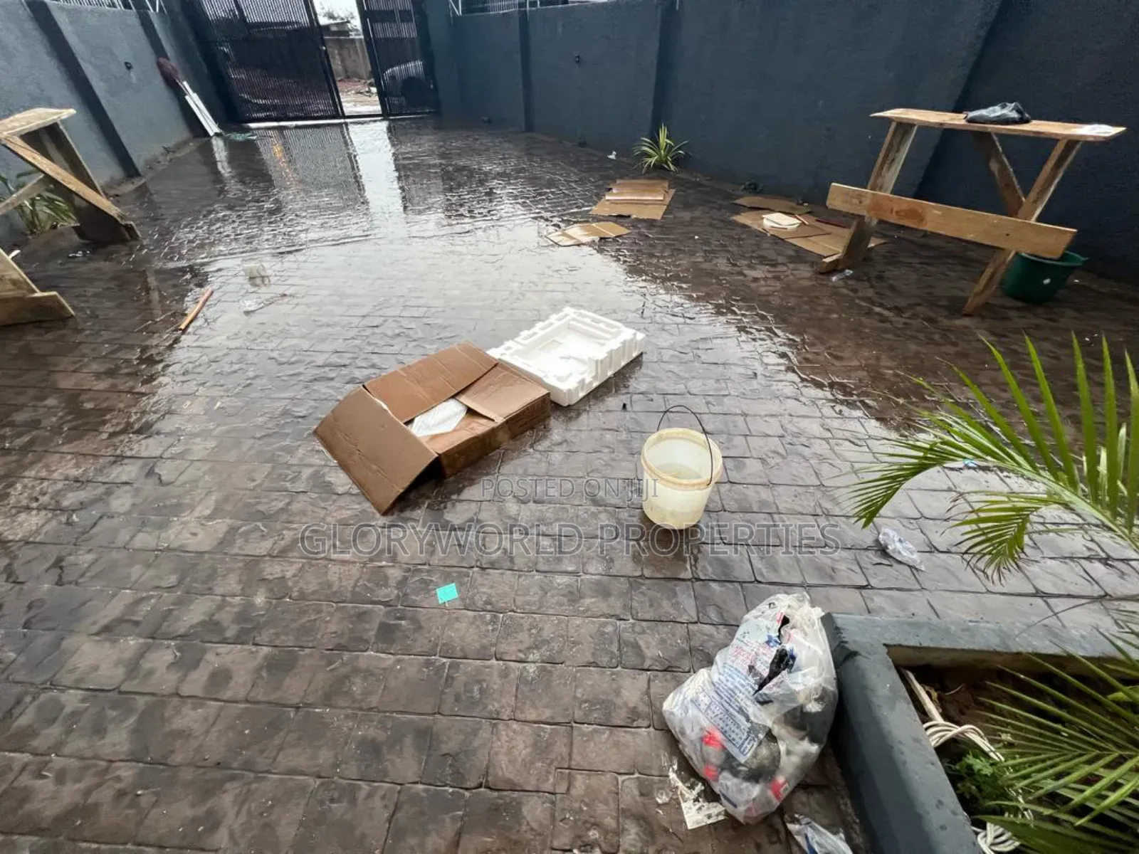4bdrm Duplex in Ashaley Botwe for sale in Ashaley Botwe
