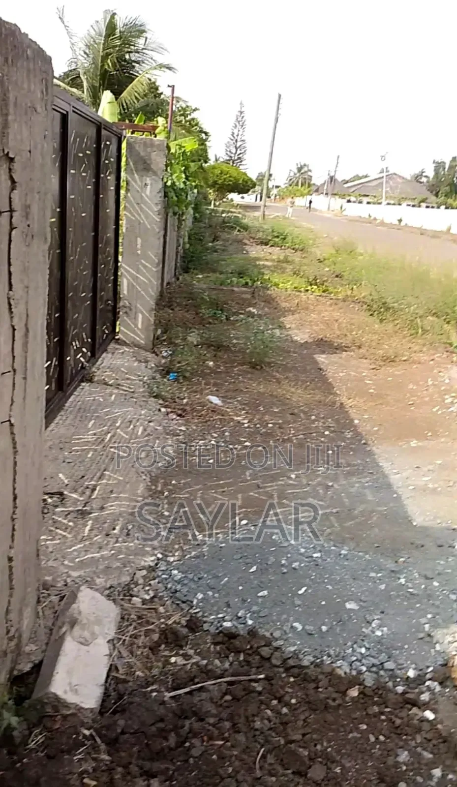 T. D. C Documents 3 Plots in Comm10, Sos Down Lane Tema. in Tema Metropolitan
