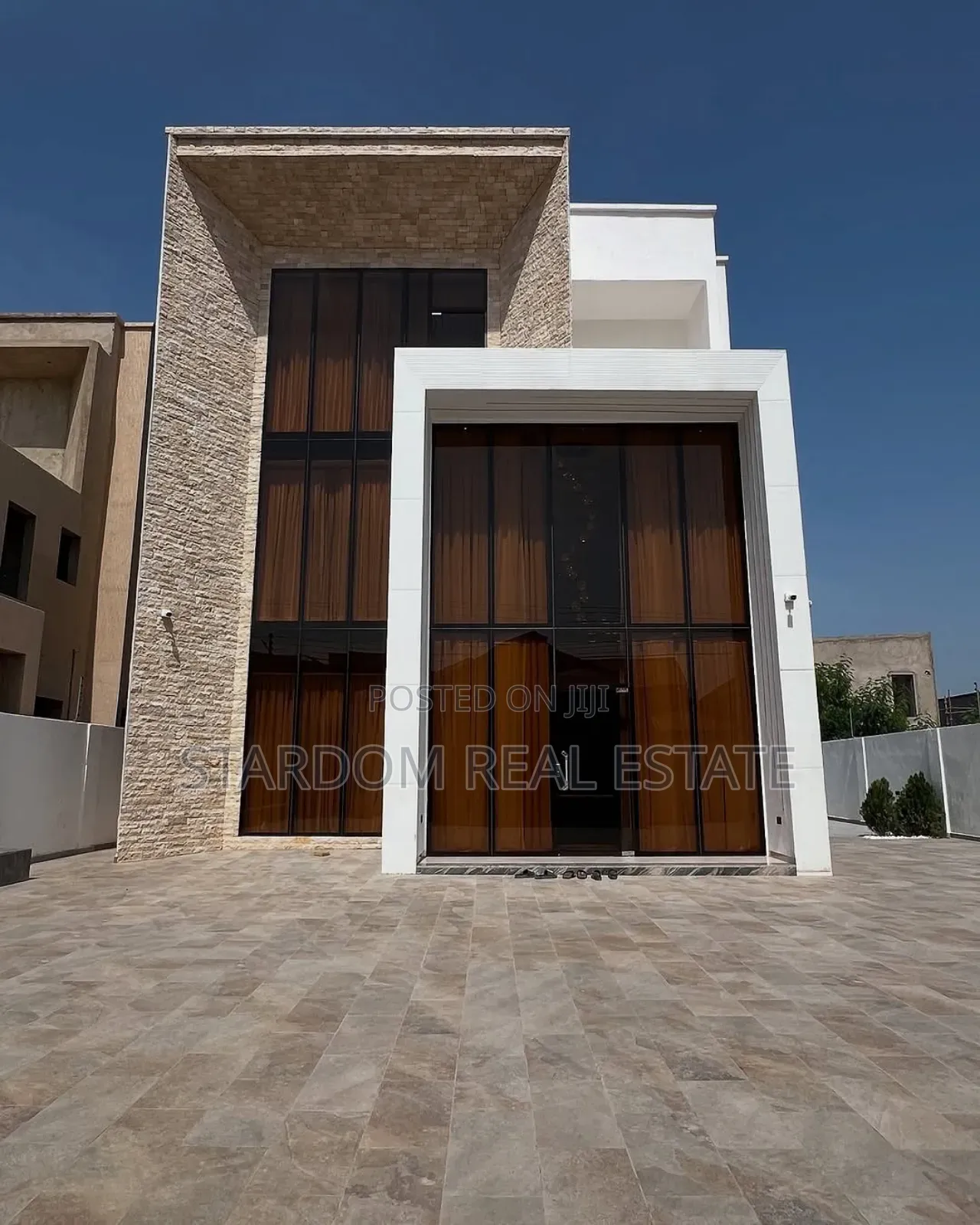 5bdrm Duplex in Ashaley Botwe for sale in Ashaley Botwe