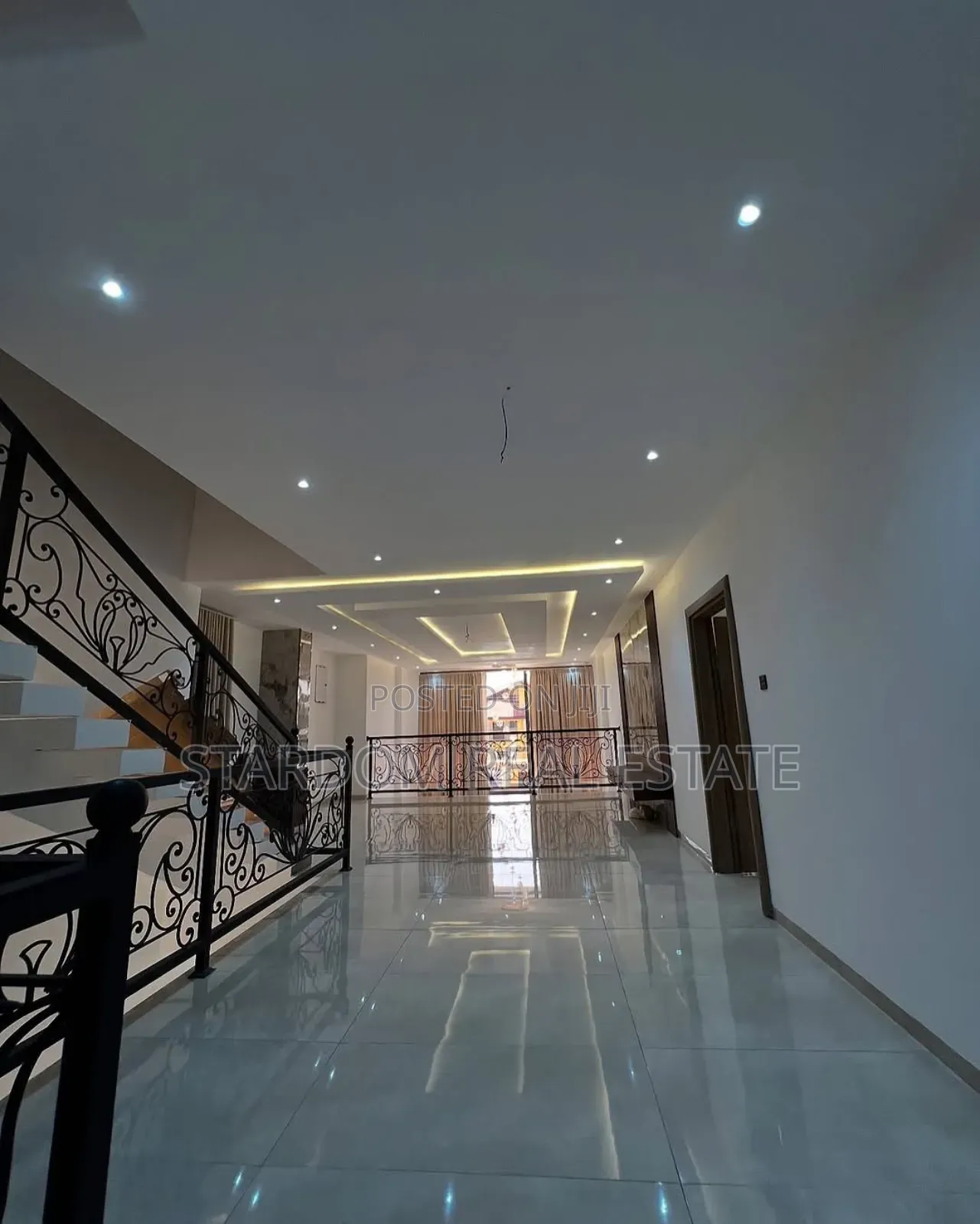 5bdrm Duplex in Ashaley Botwe for sale in Ashaley Botwe