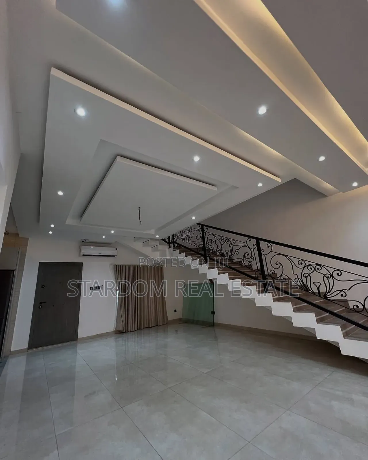 5bdrm Duplex in Ashaley Botwe for sale in Ashaley Botwe