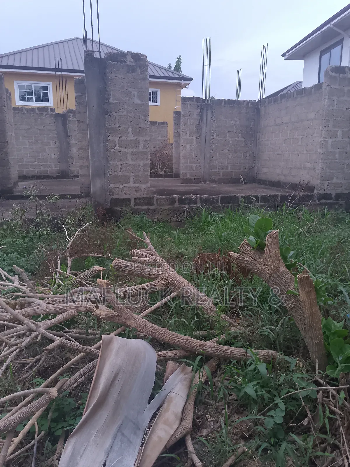 Land for Sale in Lake Side Estate