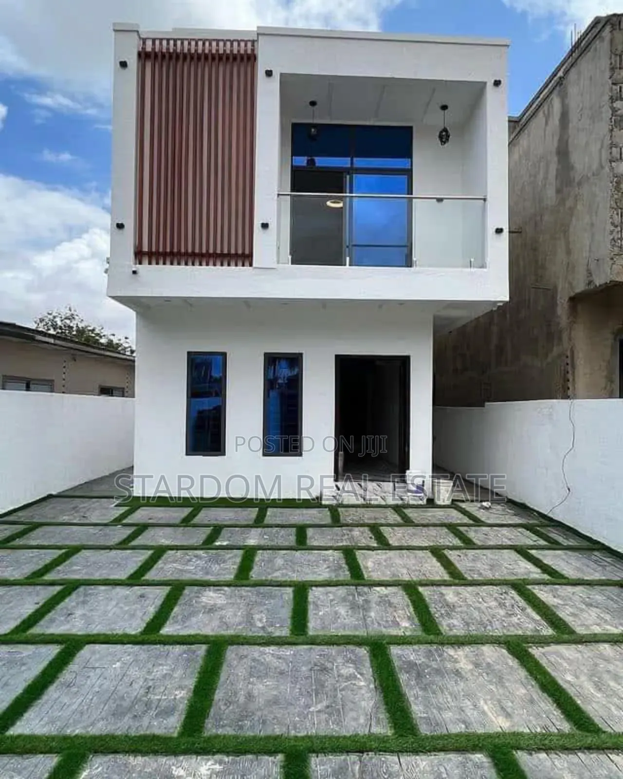 4bdrm Duplex in Ogbojo, East Legon for sale in East Legon